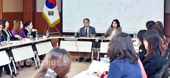 이재정 경기도교육감은 10월31일 안성교육지원청에서 안성지역 학부모들과 대화의 시간을 가지고 있다.ⓒ경기타임스