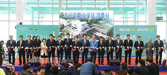 오산시, 전국 최초, 철도위 사통팔달 교통중심지 오산역 환승센터 개통...전철, 시내·외 버스, 택시 한곳에서 환승ⓒ경기타임스
