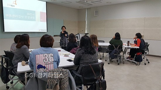 화성시는 경기도 내 최초로 예비 인권강사 13명을 대상으로 1일 YBM연수원(정남면 소재)에서 관련 워크숍을 개최ⓒ경기타임스