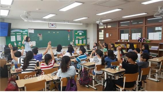 동탄중앙초등학교(교장 노성숙)는 4월부터 11월까지 매주 금요일마다 ‘이음터도서관과 연계한 독서수업’ⓒ경기타임스