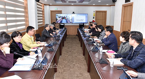 경기도교육청은 16일 각 부서 국․과장들이 모여 ‘수능 연기 및 지진 발생에 따른 긴급 대책회의’를 가졌다ⓒ경기타임스
