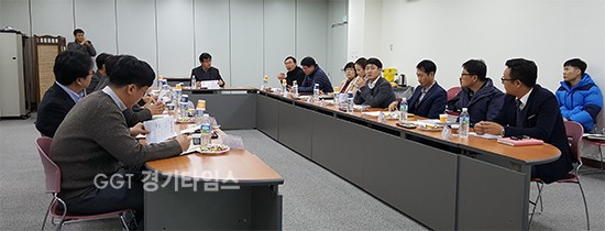 20일 수원시도시안전통합센터에서 ‘수원시 스마트시티 통합플랫폼 기반구축사업 착수보고회’를 열고 사업 계획 회의ⓒ경기타임스