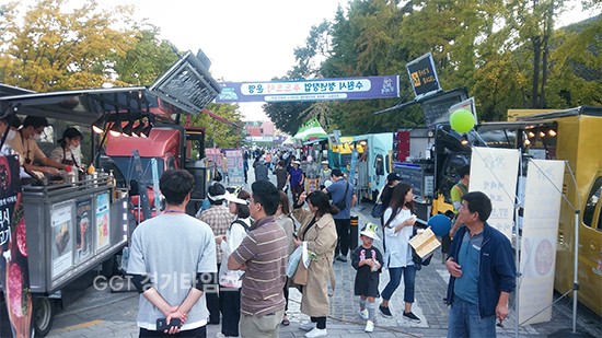 수원시 청년창업 푸드트럭 영업 모습ⓒ경기타임스