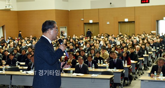 이재정 경기도교육감은 5일 이천 경기도교육연수원에서 ‘2017 하반기 장학행정협의회’에 참석하여 ‘4차 산업혁명과 미래교육’을 주제로 강연을 하고 있다.ⓒ경기타임스