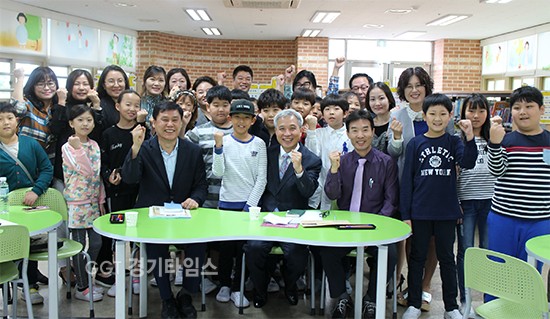 곽상욱 오산시장이 직접 하루에 1~ 5개교를 방문, 관내 38개 학교를 방문ⓒ경기타임스