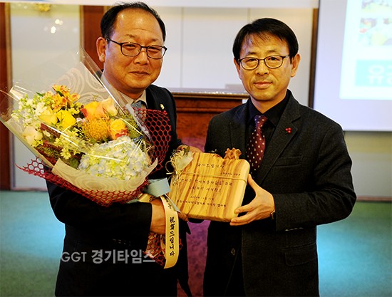 수원시의회 이종근 의원, 노사민정협의회 감사패 받아ⓒ경기타임스