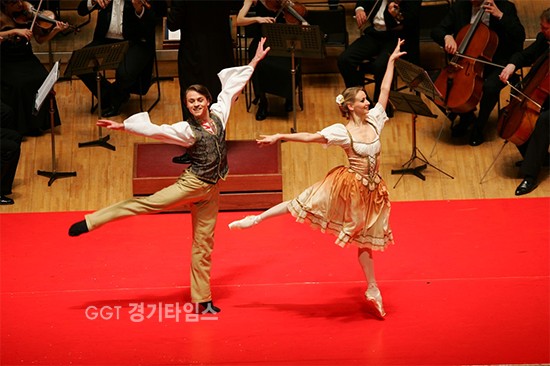 수원문화재단은 신년음악회를 내년 1월 21일 수원SK아트리움 대공연장에 '비엔나 왈츠 오케스트라' 공연한다.ⓒ경기타임스