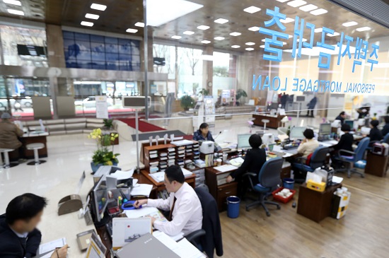 ▲ 하반기부터 제2금융권도 DSR 등 가계대출 규제 적용