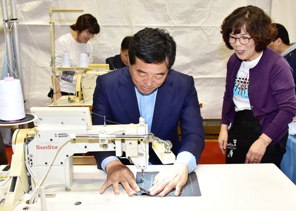 안산시, 제3회 장애인 복지박람회 개최(봉재체험)