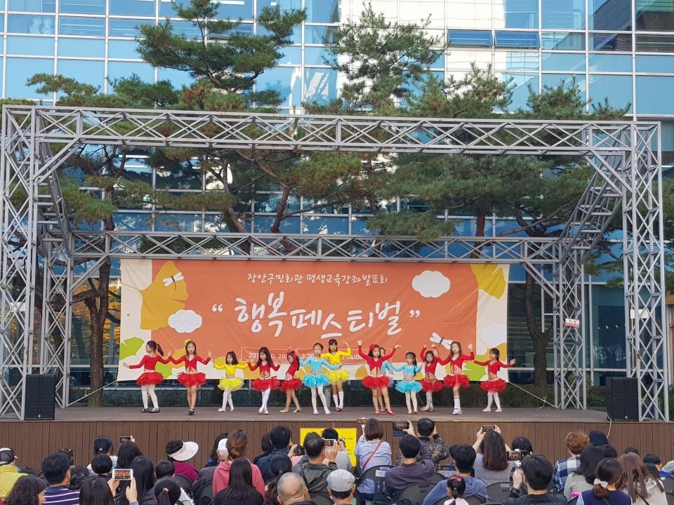 자료사진_지난 해 개최된 ‘평생교육강좌 발표회 및 전시회’1 자료사진_지난 해 개최된 ‘평생교육강좌 발표회 및 전시회’