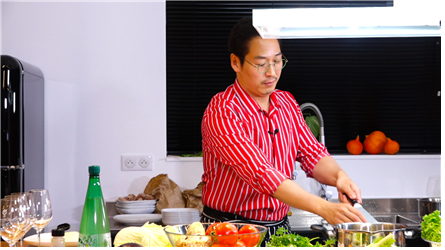 ▲ 먹고 자고 마시고 파리로 가는 길 '파리로 가는 길' 김풍, 프랑스'풍' 요리로 현지인 입맛 사로잡아