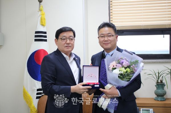 (왼쪽부터) 도시환경위 박재만 위원장 안기권 의원 (왼쪽부터) 도시환경위 박재만 위원장 안기권 의원