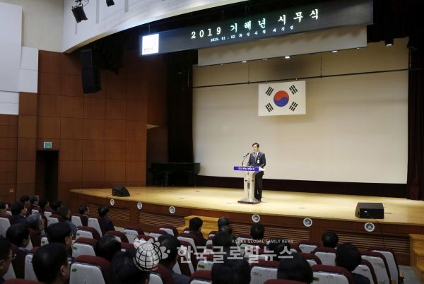 시무식에서 신년사를 말하고 있는 서철모 화성시장 시무식에서 신년사를 말하고 있는 서철모 화성시장