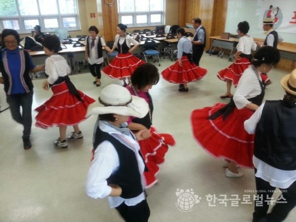 50+리턴스(포크댄스 동아리)