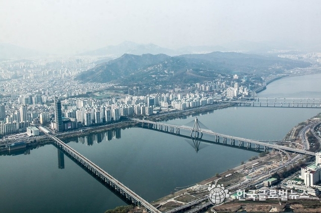 “소상공인 저리융자 자금, 내년 예산에 4조 원 반영”
