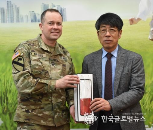 평택시의회 유승영 의장, 미 육군 험프리스 수비대 기지 사령관 접견