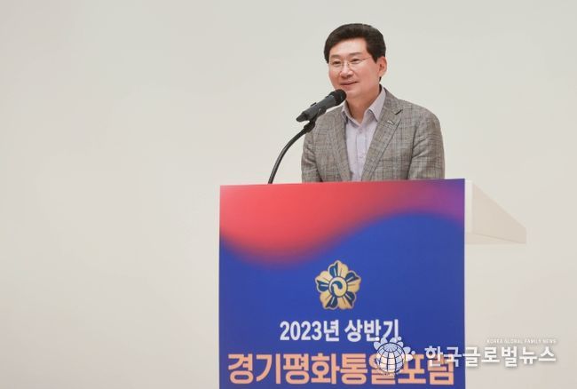 이상일 용인특례시장이 지난 7일 용인문화예술원에서 열린 경기평화통일포럼에서 인사말을 하고 있다.