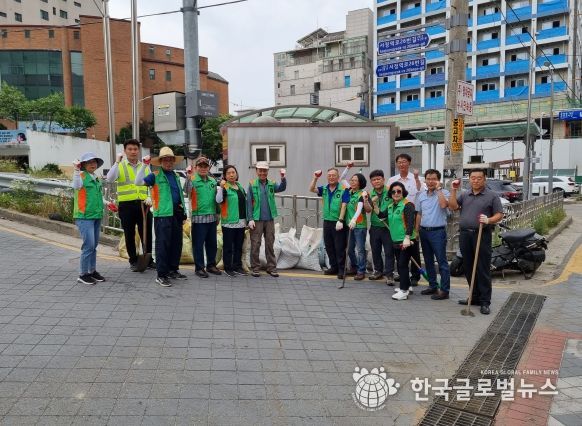 평택시 중앙동 자율방재단, 집중호우 대비 배수로 정비