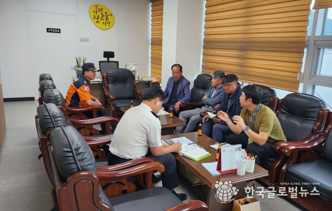 가평소방서는 잣고을 전통시장(가평읍 소재) 방문, 추석 대비 화재예방관련 현장 안전 컨설팅을 진행했다.