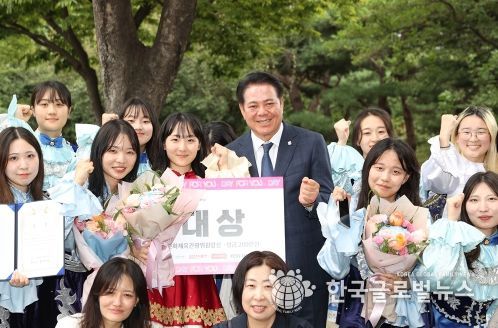 안양시, 청년의 날에 ‘2023 청년친화헌정대상 종합대상’ 받아4번째 청년친화 우수기관 선정 영예…지역 청년들과 수상 기쁨 나눠