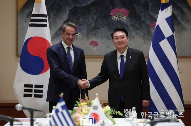 9월 20일 윤석열 대통령은 키리아코스 미초타키스 총리와 한-그리스 정상회담을 가졌다.