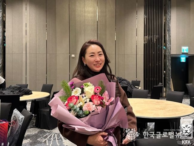 2023 KFA 심판 컨퍼런스에서 정지영 심판이 은퇴 기념 감사패를 수상했다.