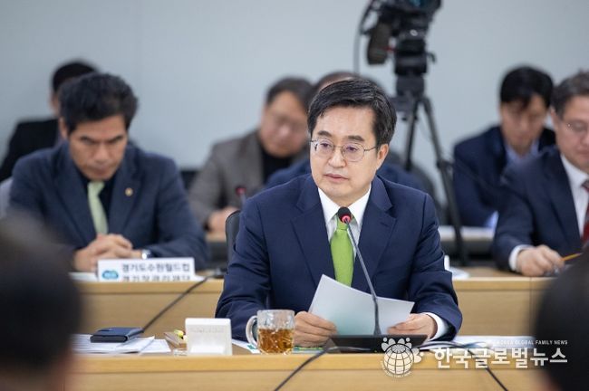 27일 오전 경기도청4층 율곡홀에서 김동연 경기도지사가 12월 도정 열린회의에서 인사말을 하고 있다.