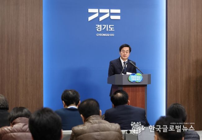 5일 오전 김동연 경기도지사가 경기도청 브리핑룸에서 동북권 공공의료원 설립에 대한 기자회견을 하고있다.