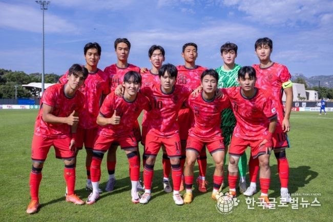 프랑스와의 경기에 선발 출전한 U-21 선발팀 11명의 모습.