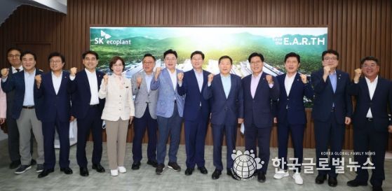 18일 용인특례시 처인구 원삼면 '용인반도체클러스터'에서 열린 국민의힘 에너지·AI반도체특별위원회 연석회의에 참석한 관계자들의 모습