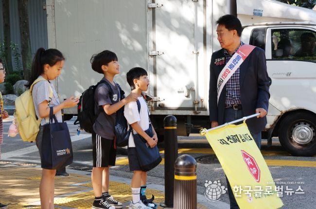 하은호 군포시장 취임 2주년 초등학교 등굣길 교통봉사