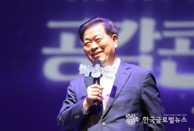 6월22일 오후 시민회관에서 열린 제5회 시민과 함께 만들어가는 공감콘서트에 참석한 박승원 광명시장이 시민들과 토크콘서트를 진행했다