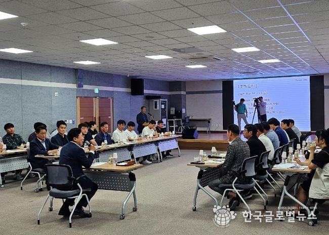 서태원 군수가 지난 6월 26일 허가민원과 공직자와 인허가 관련 이해관계인 등이 참석한 가운데 가평군 청렴문화 확산을 위해 다함께 노력해 나가자고 당부하고 있다.