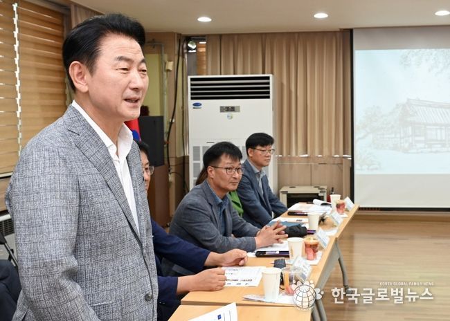 김동근 시장이 7월 24일 신곡권역 티타임을 진행하고 있다.