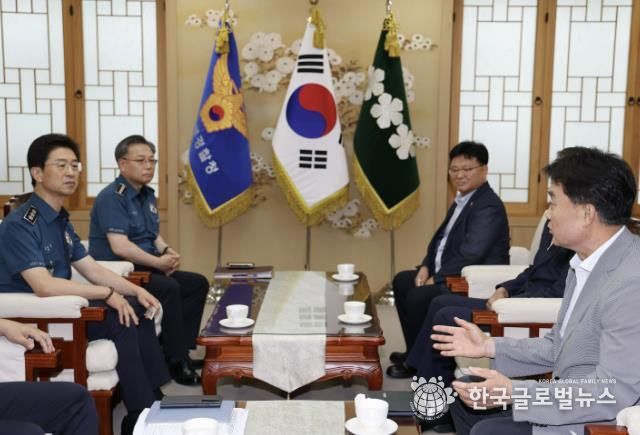 왼쪽끝 김봉식청장 오른쪽 하시장
