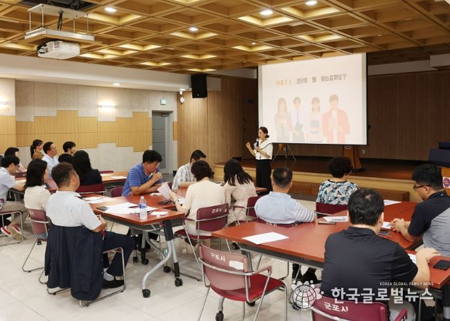 군포시의회는 22일 오후 군포시청 별관 회의실에서 의원과 직원 간 소통․협력을 위한 합동 워크숍을 개최했다.