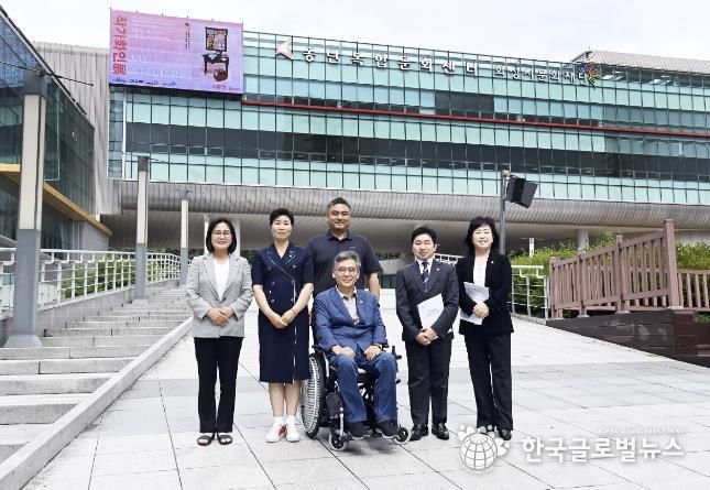 화성시 문화재단을 방문한 문화복지위원회 의원 단체