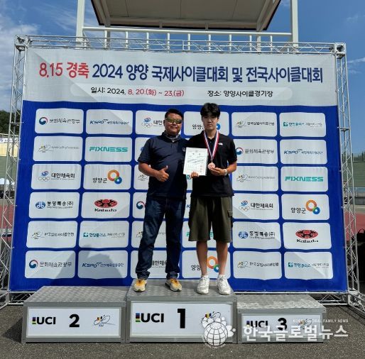 음성군청 자전거팀, 8.15 경축 2024 양양 국제사이클대회 및 전국사이클대회 입상_왼쪽부터 진용철 감독 홍석현 선수