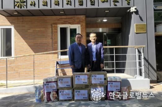 송종률 처인구청장이 백암면에 있는 장애인 복지시설 '해든솔'을 방문해 지원이 필요한 부분을 살피고 생필품을 전달했다