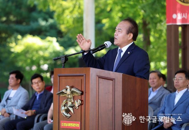 성남시의회, 해병대전우회 율동공원 호수 수중 및 주변 정화활동 참석