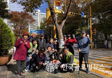 성남시 구미1동 경로당 회원 겨울 나무 옷 입히기 활동