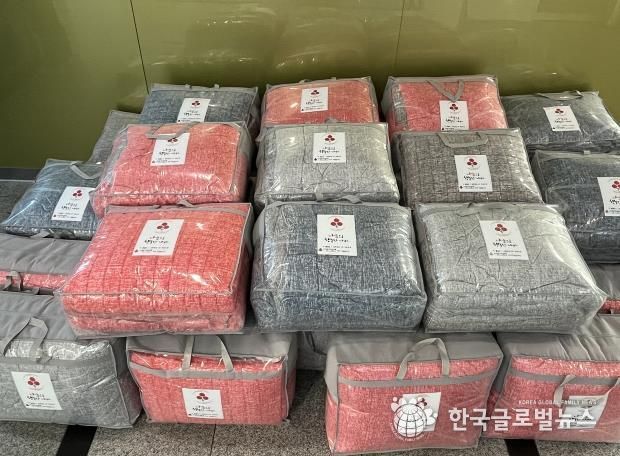 오산시 중앙동, 이웃 돕기 위한 겨울이불 기탁...따뜻한 나눔의 손길 이어져