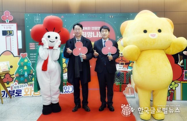 기념 촬영 중인 배정수 의장과 화성시장