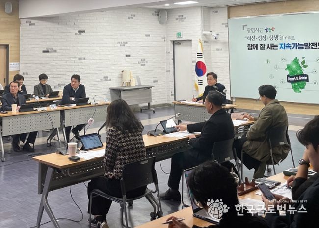 15일 오후 시청 중회의실에서 ‘디지털 트윈 기반 자가통신망 안전관리 체계 구축 사업’ 최종보고회가 진행되고 있다.