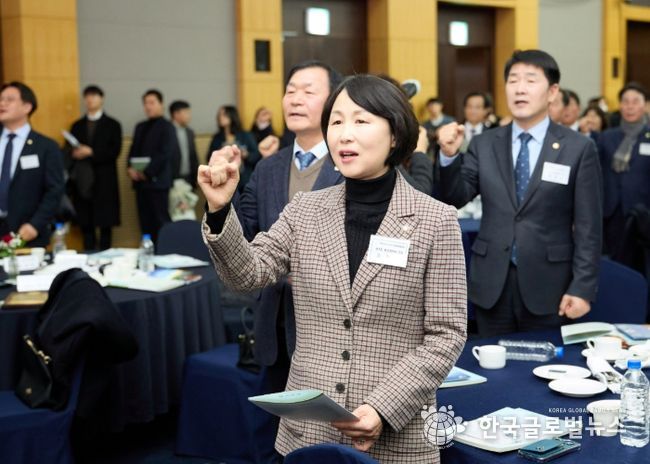 대한민국시군자치구의회의장협의회 2025년도 정기총회에서 유진선 용인특례시의회 의장이 지방의회법 제정을 촉구하고 있다.