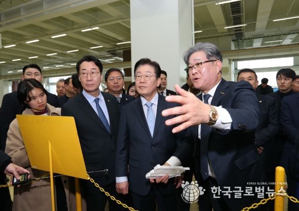 이재명 더불어민주당 대표, 정명근 화성특례시장과 함께 수출기업 애로 청취