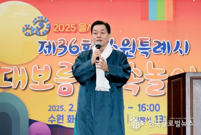 이재준 수원시장이 인사말을 하고 있다.