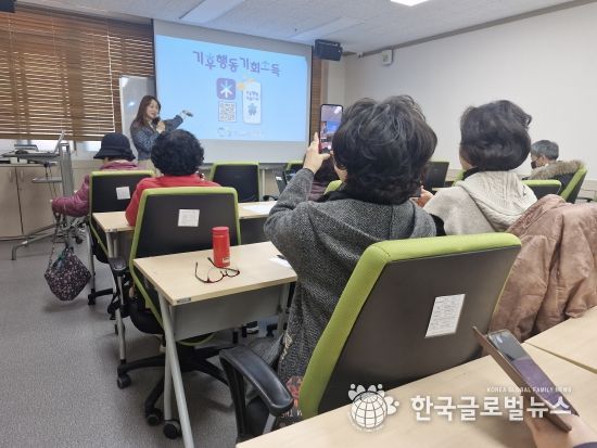 “어르신의 기후행동 기회소득 참여 도와드립니다”…경기도, 9월까지 방문 교육 실시