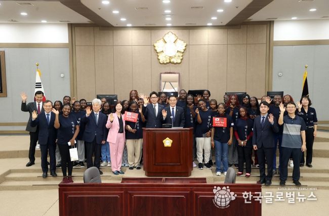 케냐메리힐 고등학생 수원특례시의회 견학