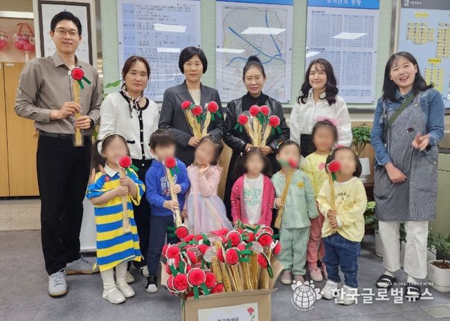 수원시 영통구 광교1동, 가정의 달을 맞아 어르신 및 취약계층 가구에 빵과 카네이션 전달